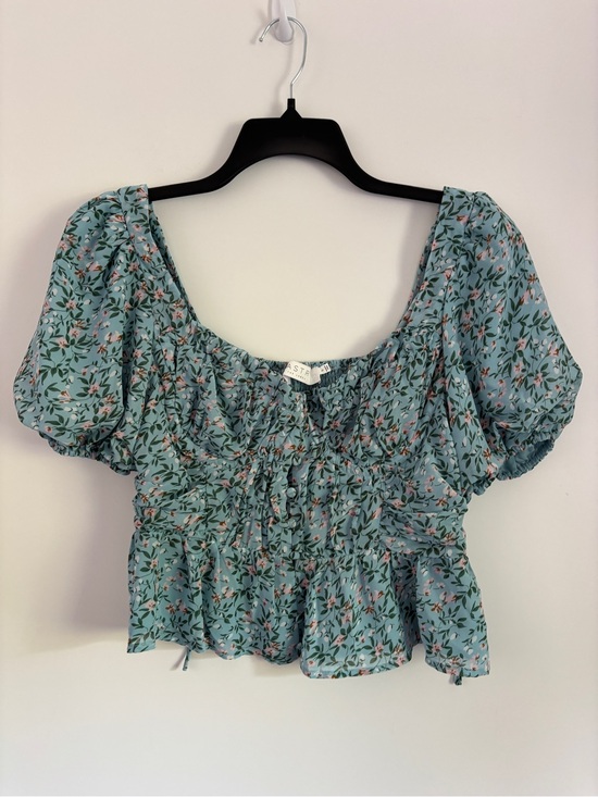 Astr Tops - Astr the Label NWOT Claremont Floral Blue Puff-Sleeve Peplum Top Cropped